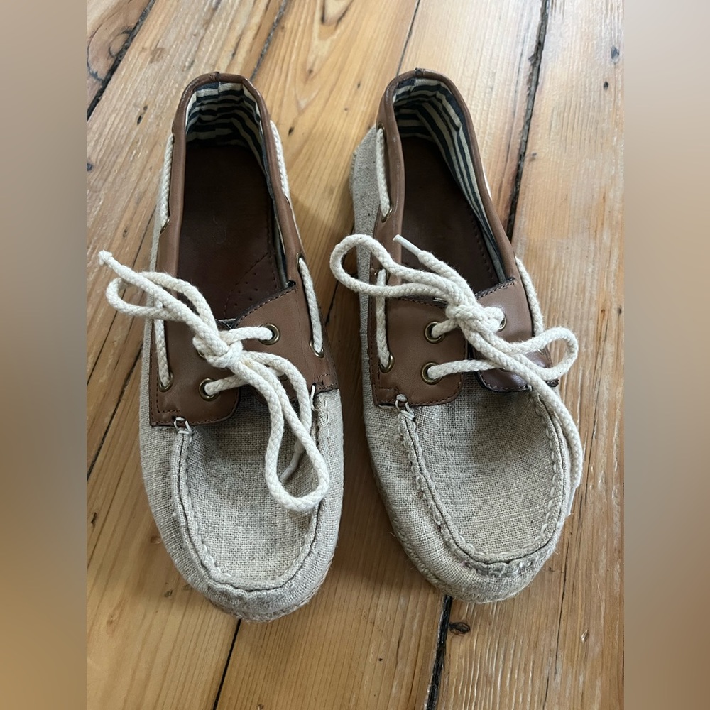 Also boat shoes